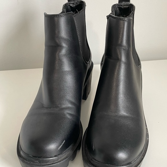Steve Madden Shoes - Steve Madden Hadley black boot. Size 8. Good condition.
